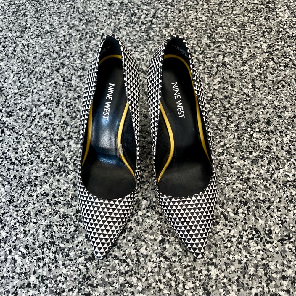 Nine West ✦ Triangle Print 3.5" High Heel Stiletto Pumps (size 5.5)